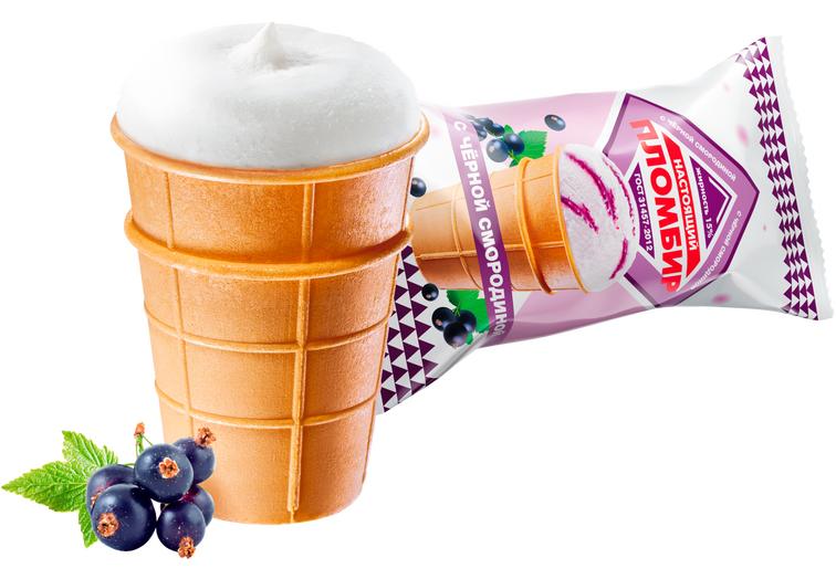 Вафельный стаканчик с черной смородиной