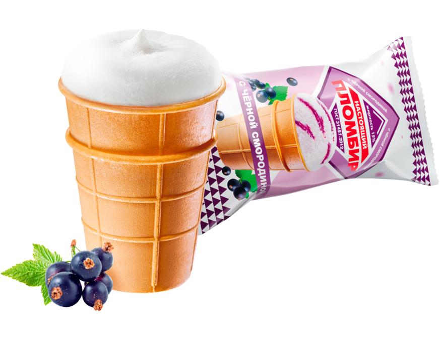 Вафельный стаканчик с черной смородиной